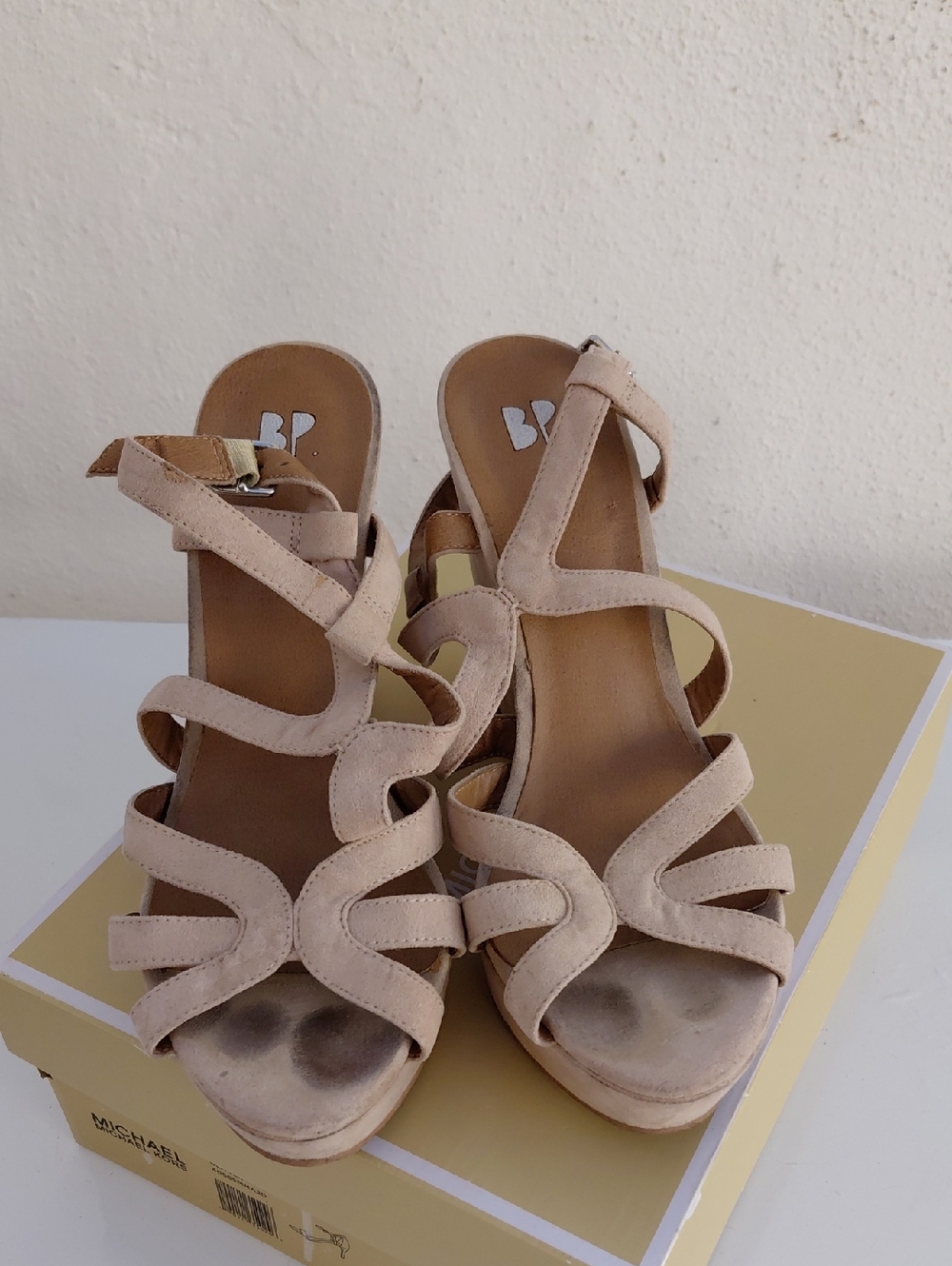 Women's Beiges Size 7.5 Wedge Sandals